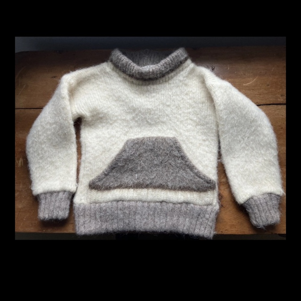 100% Wool handmade in Selfoss,  Iceland unisex sweater w/pocket 4T.